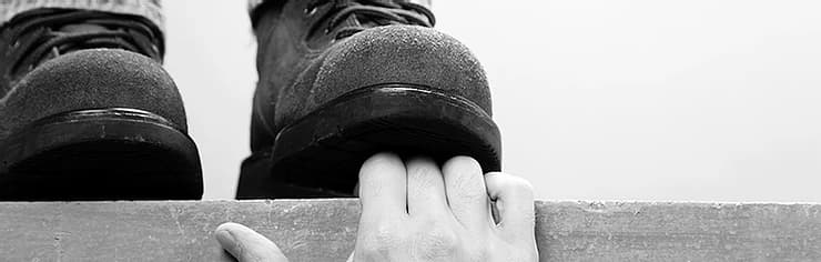 Dream Meaning of Crushing Sister Fingers