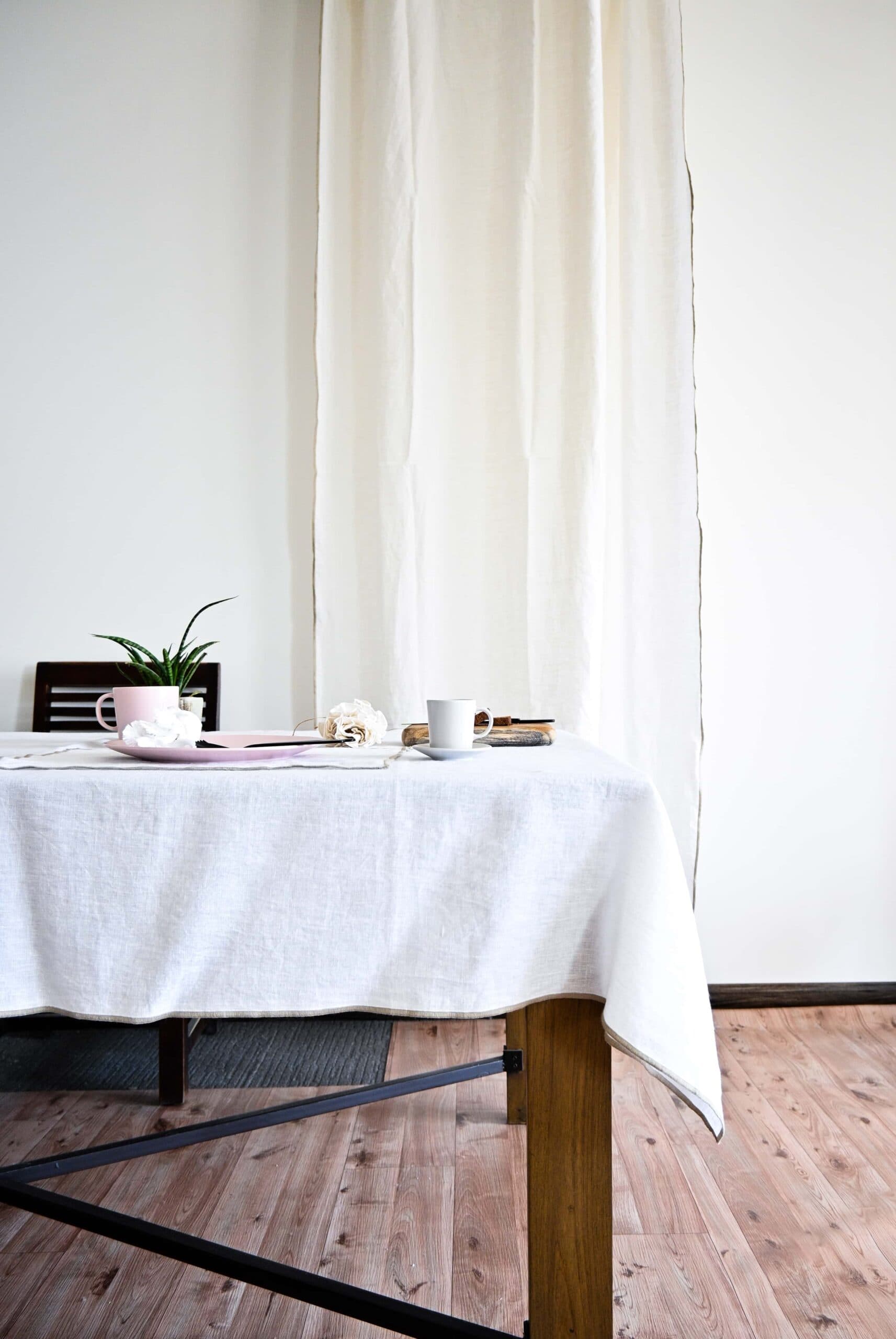 Dream Meaning of A White Tablecloth