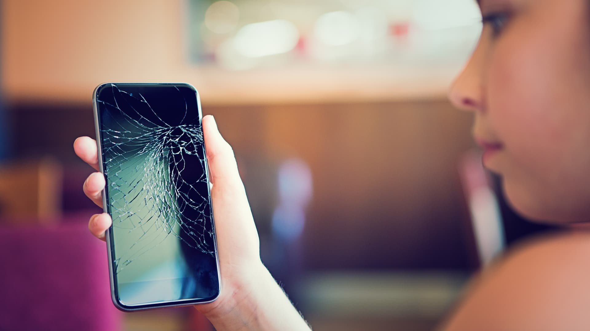 Dream Meaning of A Broken Phone