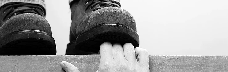 Dream Meaning of Crushing Sister Fingers