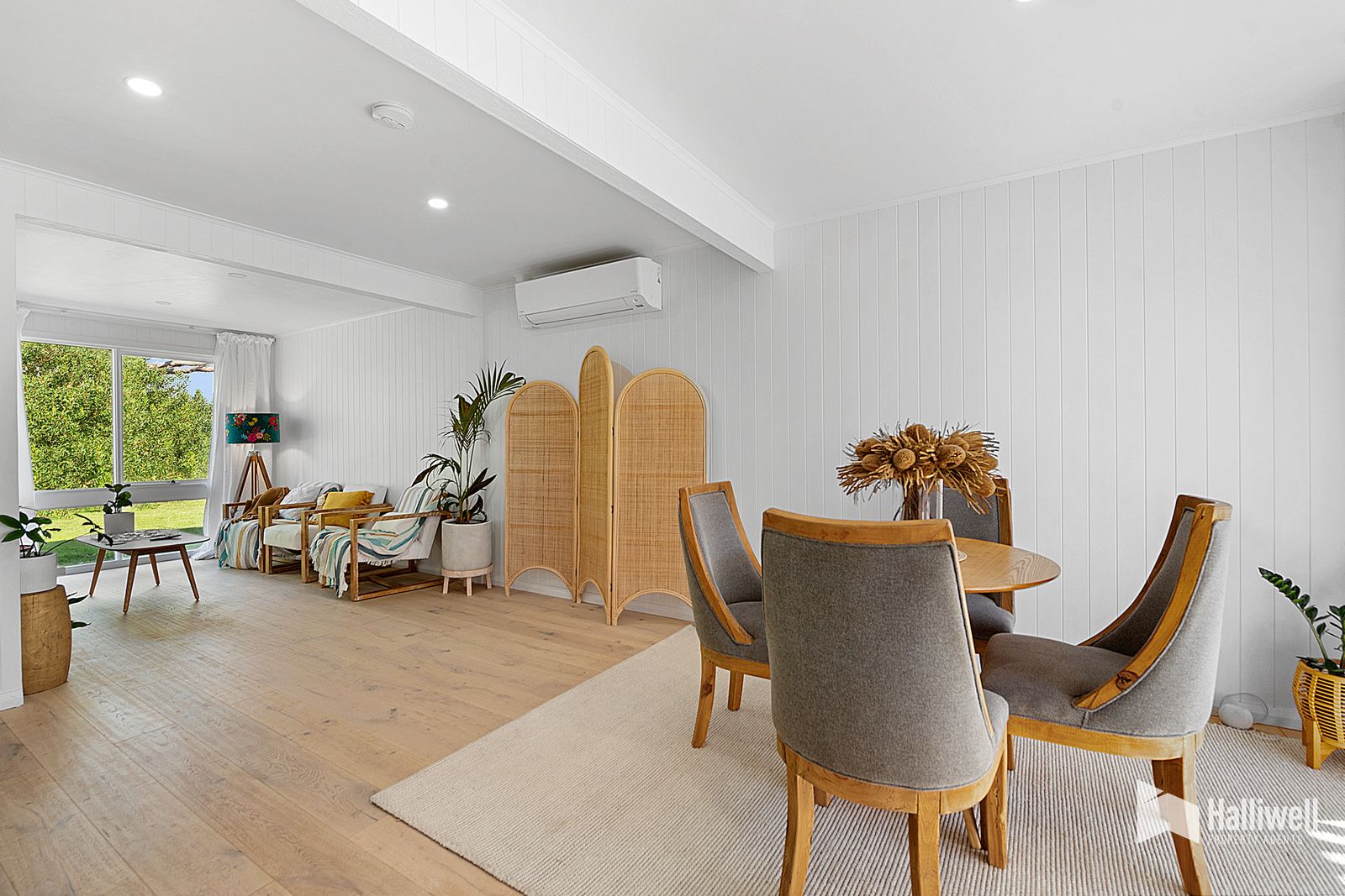 What Does Angel Number 11:52 Mean?