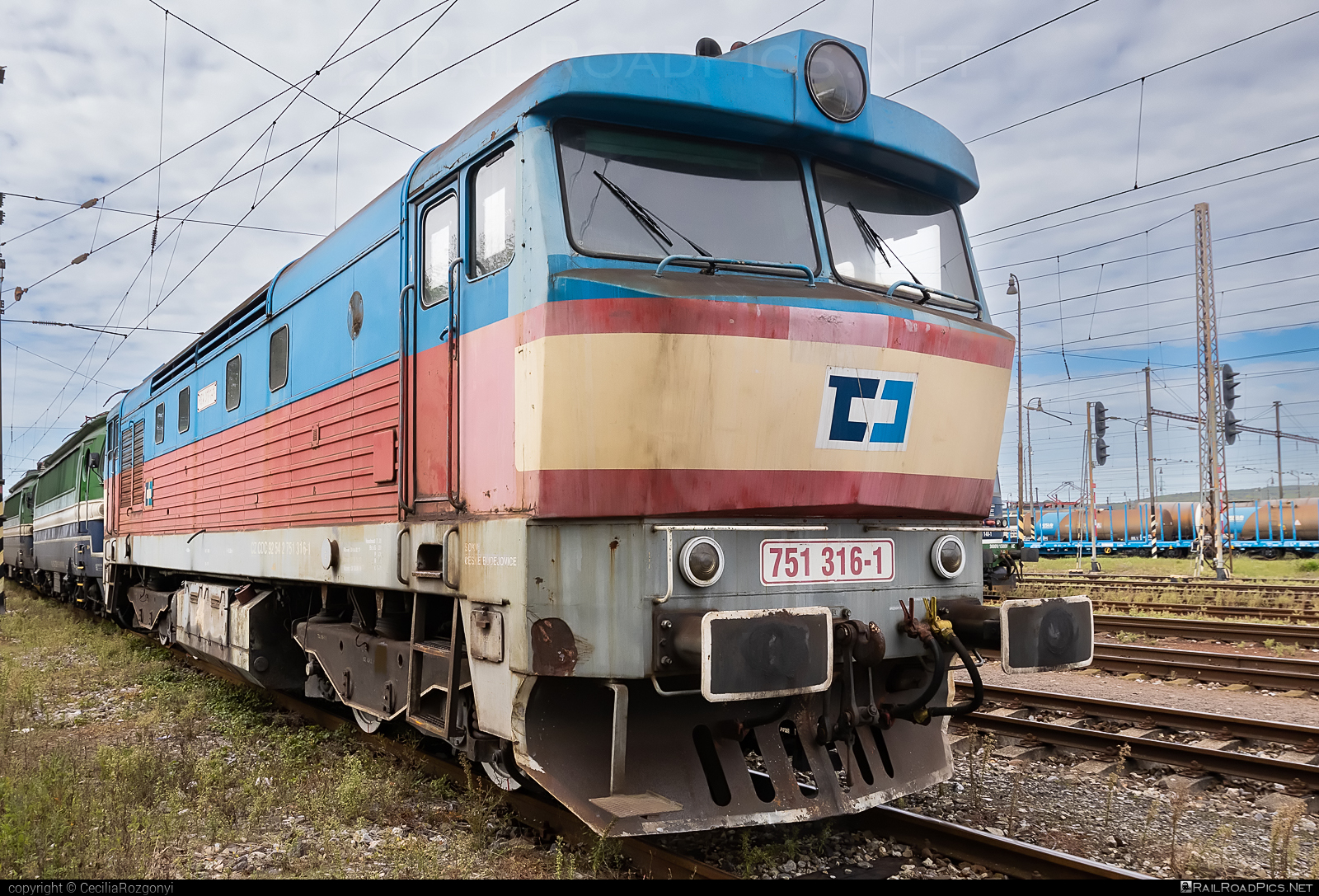 What Does Angel Number 751 Mean?