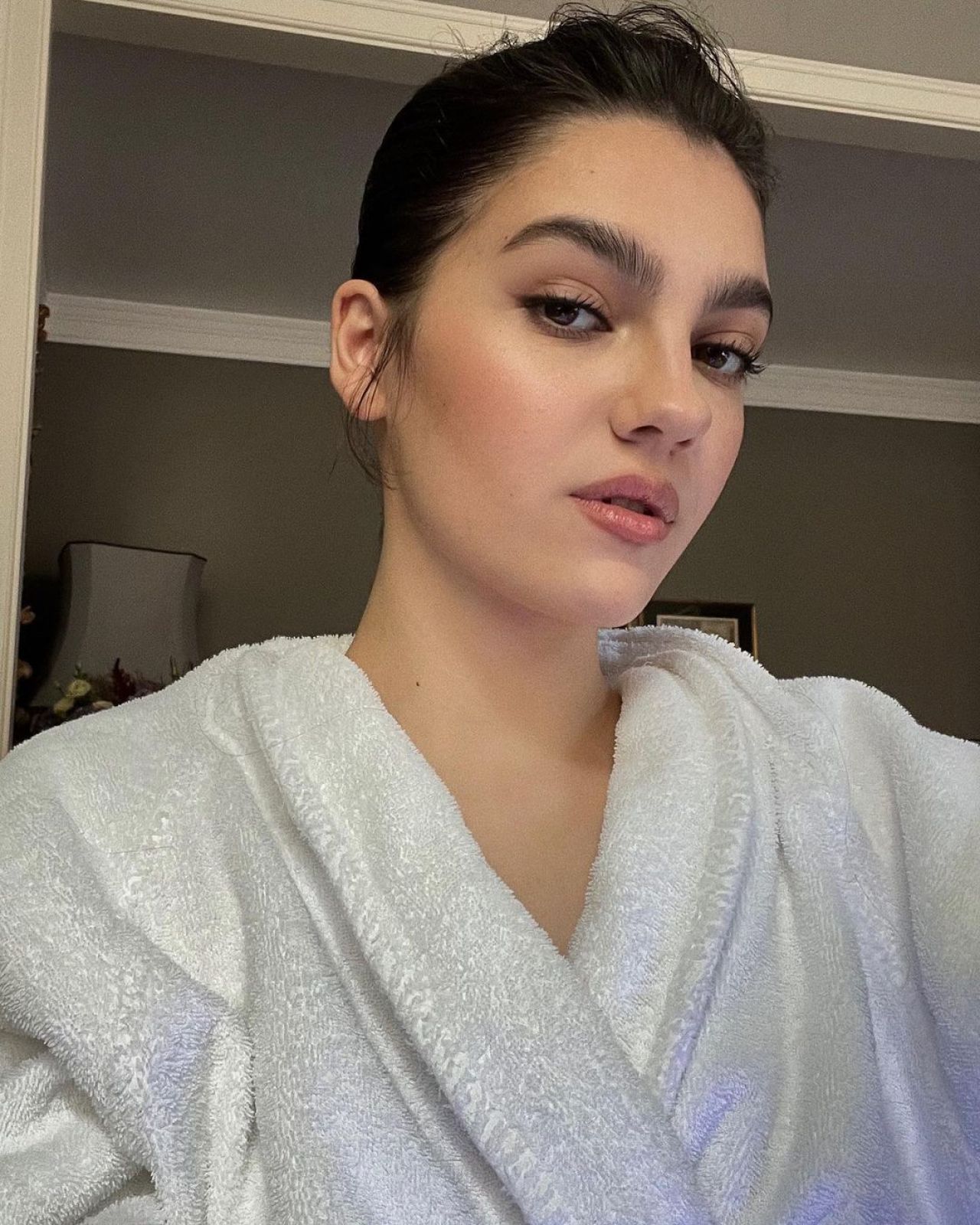 What Does Angel Number 10:10 Mean?