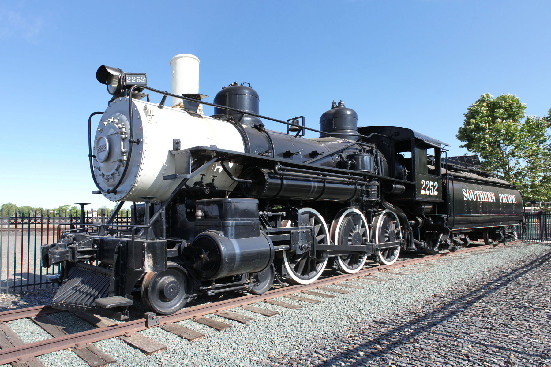 What Does Angel Number 2252 Mean?